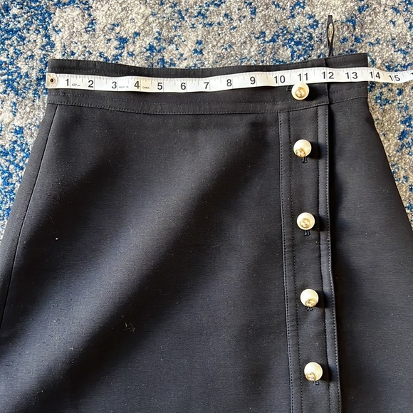 Gucci
High-Rise Pearl Button Skirt - Picture 8 of 10